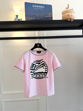 🚩steal CHANEL Pink & White Striped Logo Short Sleeve Tee